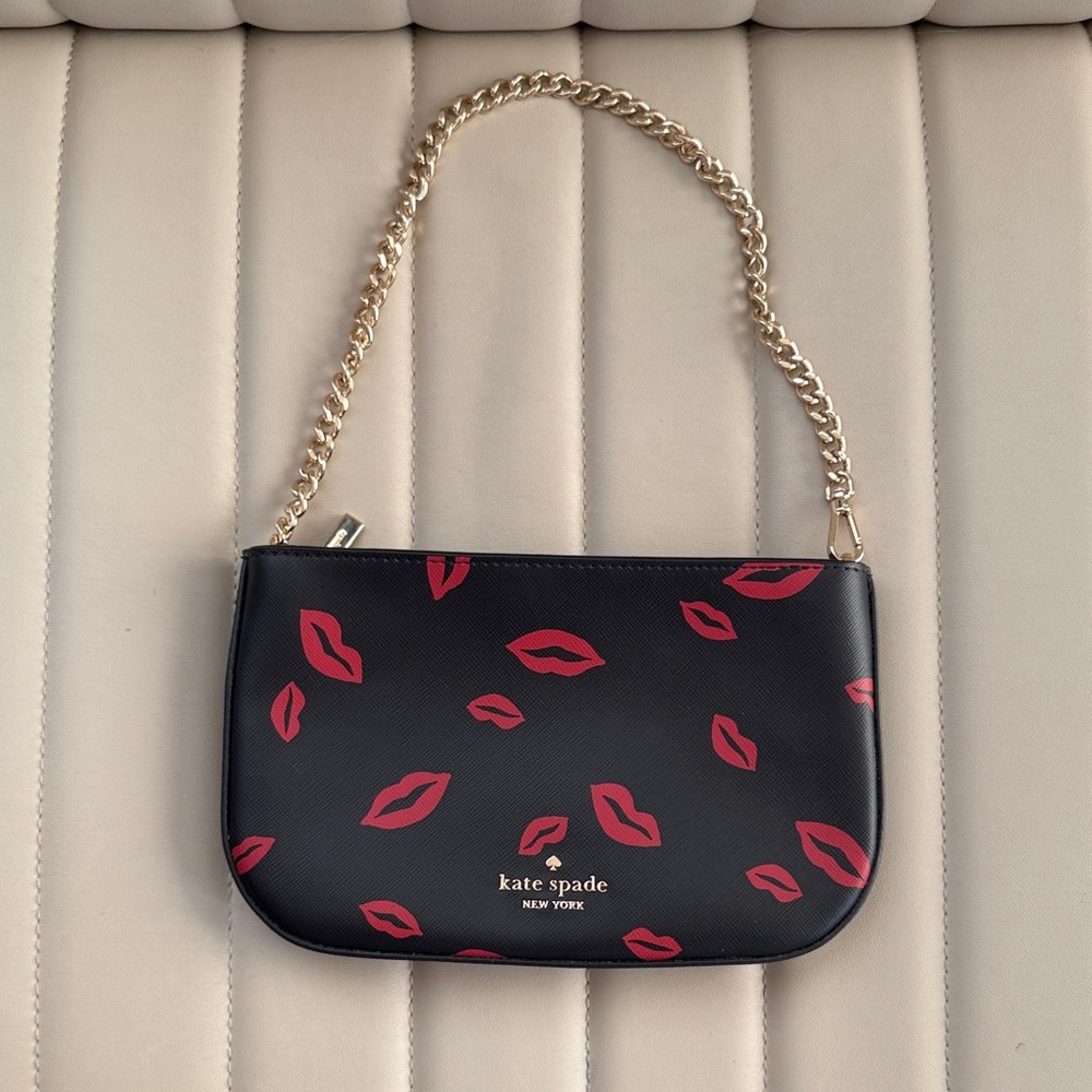 Kate Spade New York Madison Lip Toss Pochette black saffiano leather valentine’s